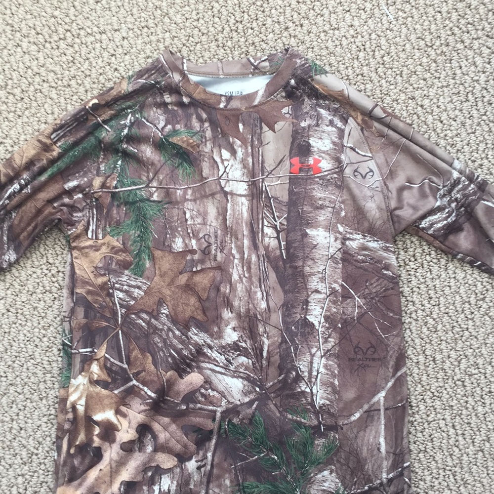 under armour long sleeved shirt